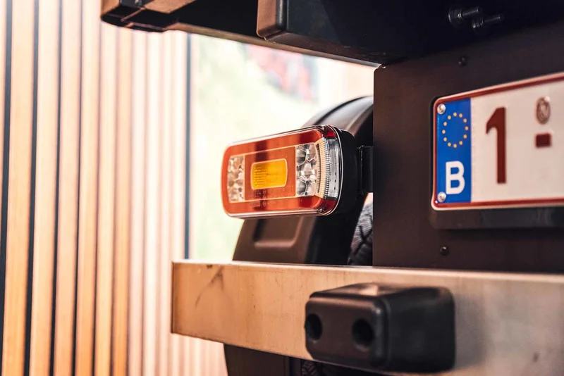 LED achterlicht met kentekenverlichting | 12-36v | 100cm. kabel | V10C6-630-V10C6-630-4