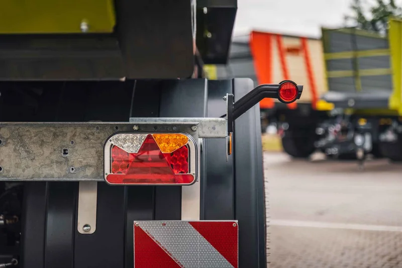 Rechts | LED breedtelamp met schuine steel | 12-36v | 20cm. kabel | M10BV-702RWA-M10BV-702RWA-4