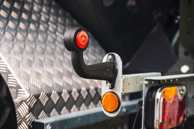 Links | LED breedtelamp met haakse steel | 12-24v | 0