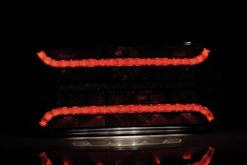 Rechts | LED achterlicht met rechthoek reflector & kentekenverlichting | 12-24v | VC-3012-VC-3012-3