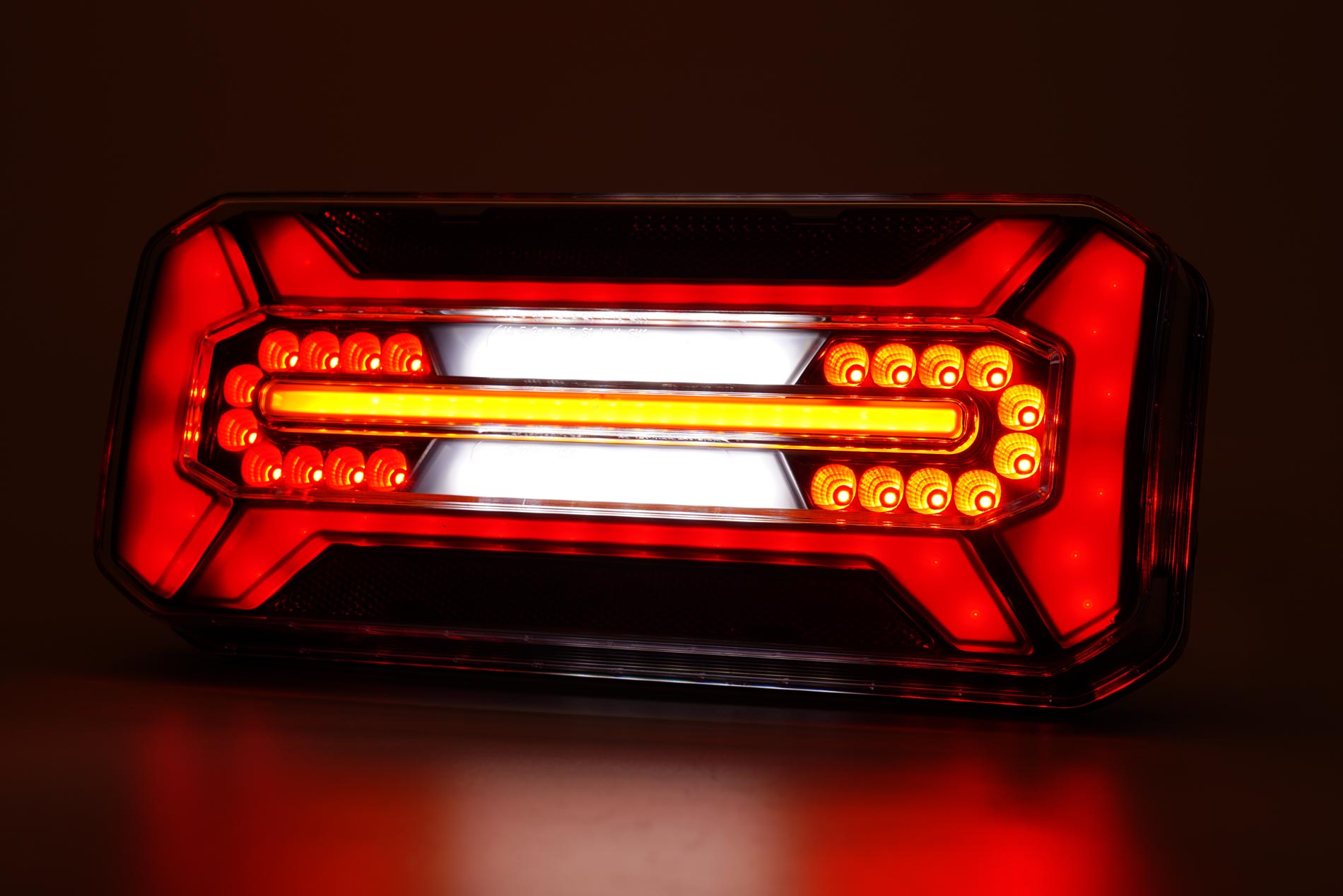 LED achterlicht Black links | 12-24v | 7-Pin's AMP-VC-6201B7-7